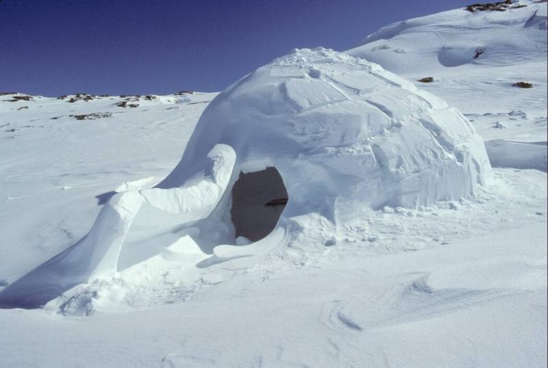 Iglovigak (remains of an abandoned igloo). 
Mallik Island, Southwest Baffin Island, Nunavut, 1…