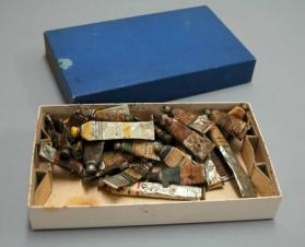 Paint tubes (mostly oils) manufactured by Winsor & Newton, Reeves & Sons, Englis H. Warren, Geo Rowen & Co., Cambridge Oil Colours