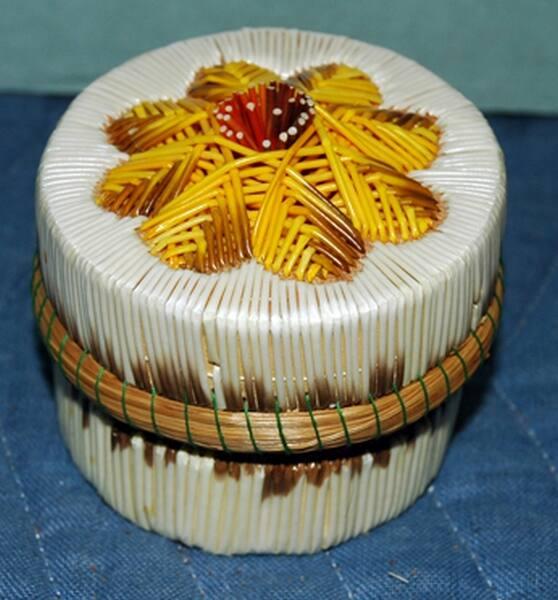 Quill Box (flower motif)